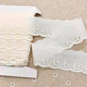- 1m Cream Broderie Anglais Lace Trimming 5cm